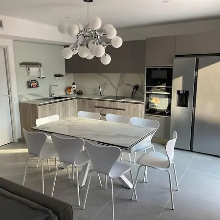 Avec Piscine Privée Proche Villa La Garonnette-Plage
