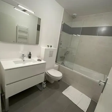 Villa Avec Piscine Privée Proche *
