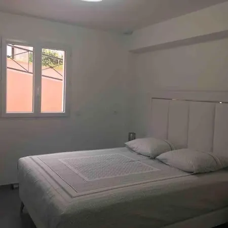 Avec Piscine Privée Proche *