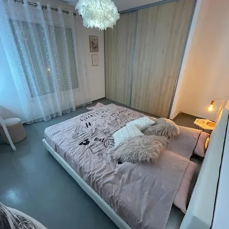 Avec Piscine Privée Proche La Garonnette-Plage